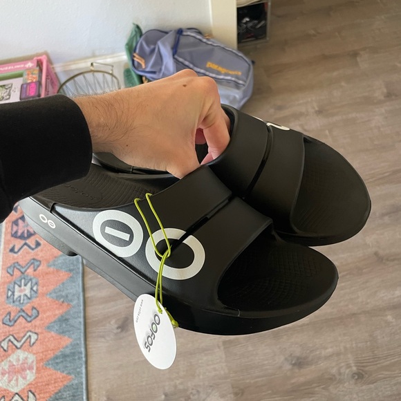 OOFOS Sandals - Picture 2 of 4